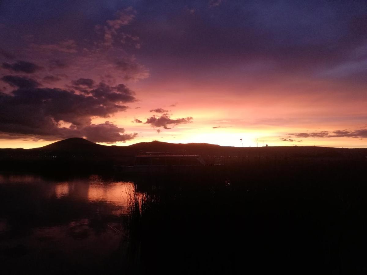 Ecoturismo, Los Uros Puno Buitenkant foto